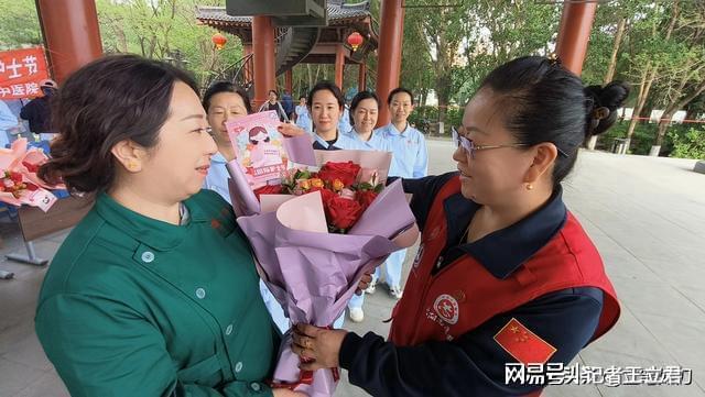 致敬白衣天使凝聚社会温情麻将胡了网址沈阳爱心企业(图3)