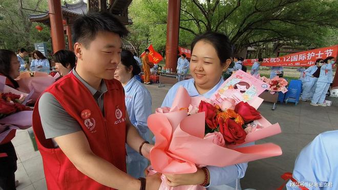 致敬白衣天使凝聚社会温情麻将胡了网址沈阳爱心企业(图2)